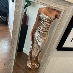 Beautiful Backless Gold Sequin Dress! Size Small